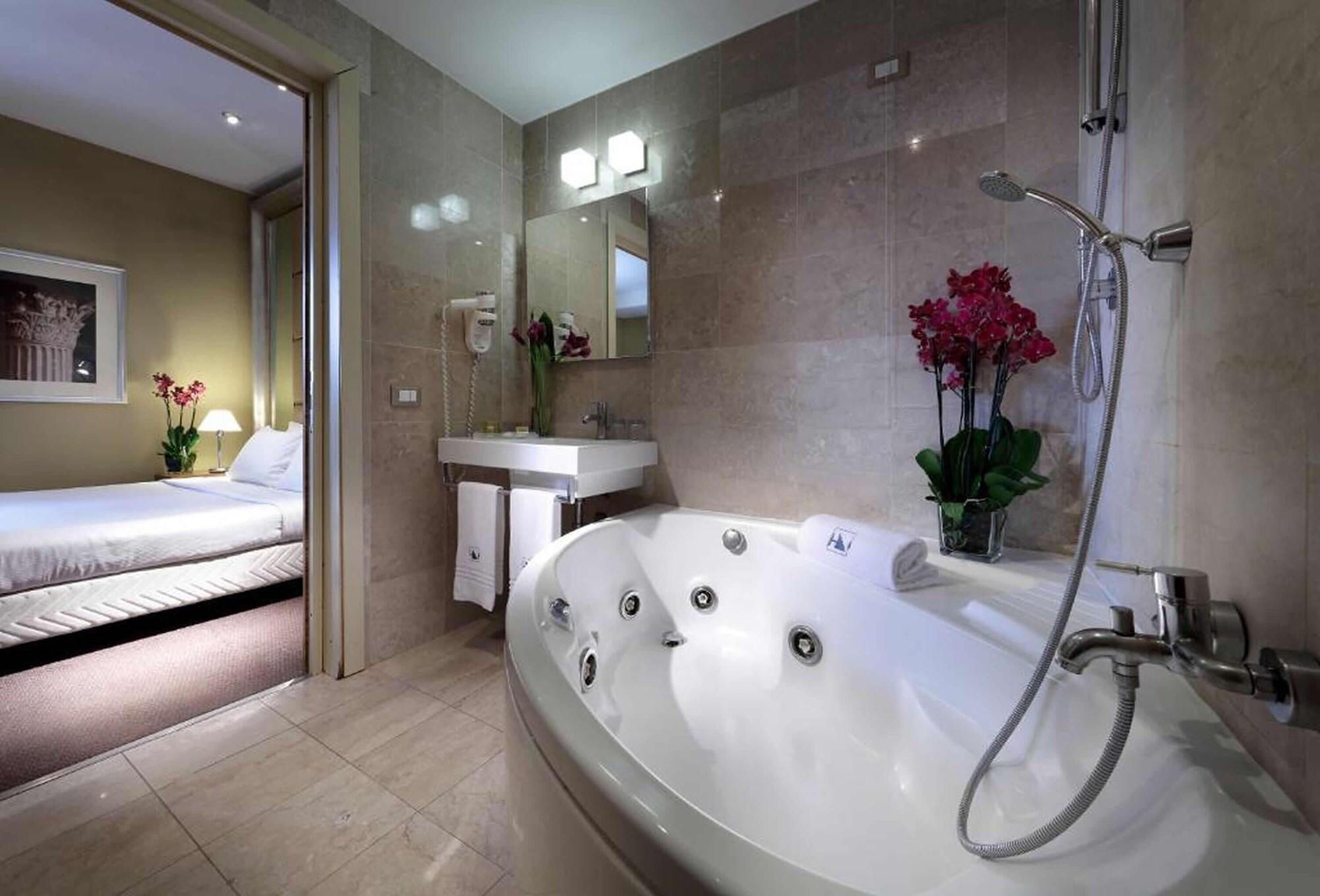 Hotel Saint John Roma Esterno foto