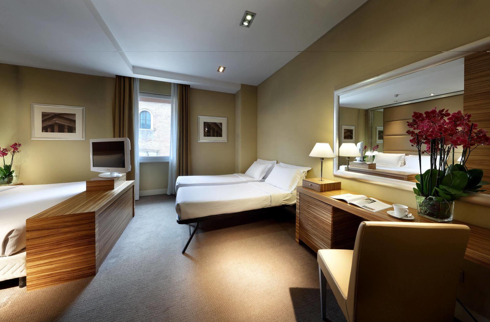 Hotel Saint John Roma Esterno foto